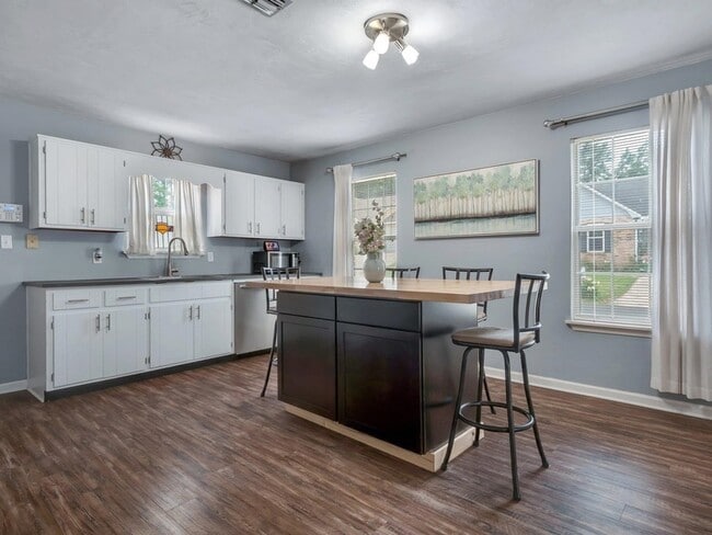 Building Photo - 1572 Cinnamon Bear Cir