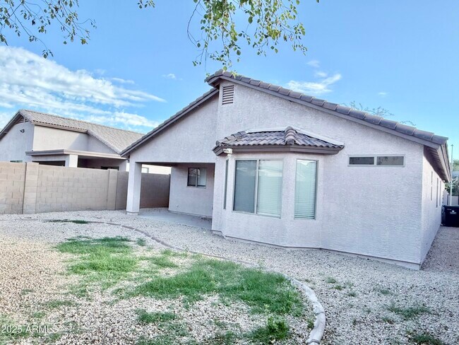Building Photo - 2432 W Tamarisk Ave