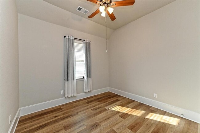 Building Photo - 208 Rocky View Ln