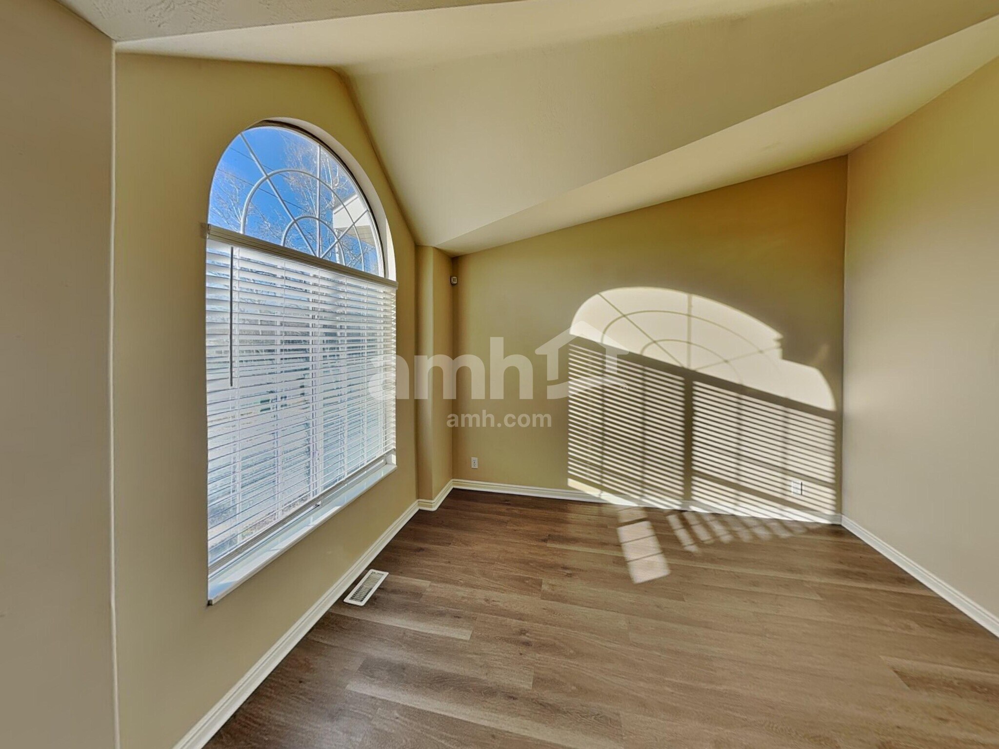 Building Photo - 1538 N 200 W