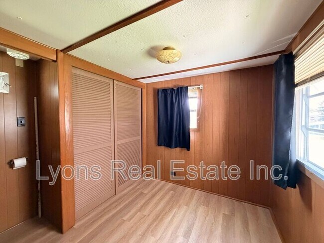Building Photo - 140 Lamplighter Ln