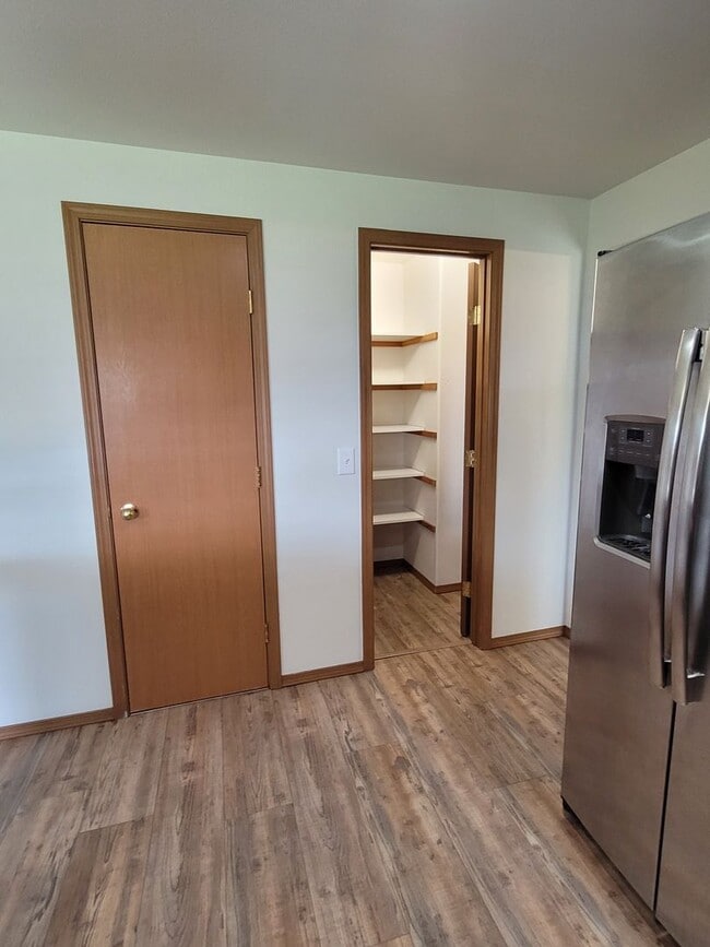 Building Photo - August Rent FREE - 4 Bedroom / Triple Car Garage