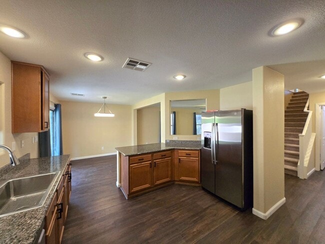 Building Photo - 10072 Pelham Park Ave