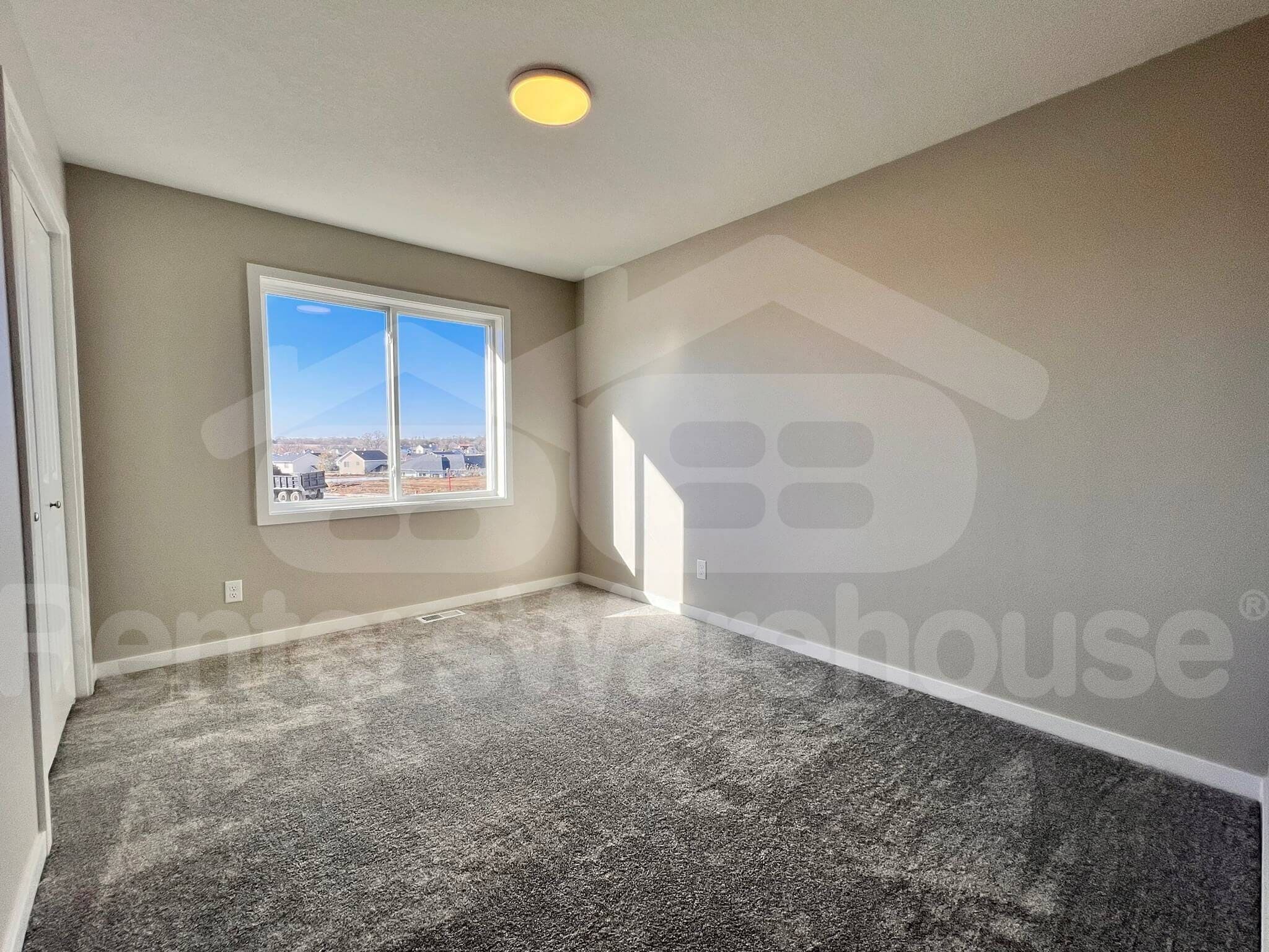 Building Photo - 7000 Lake Hill Dr