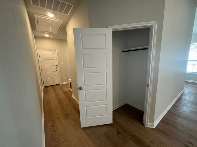 Building Photo - Stunning 3x2 Luxury Duplex in Buda, TX!