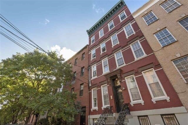 Building Photo - 86 Monroe St