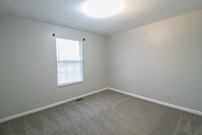 Building Photo - 363 Peabody Dr