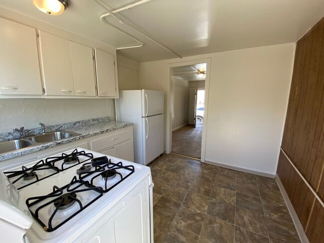 Building Photo - cla215*