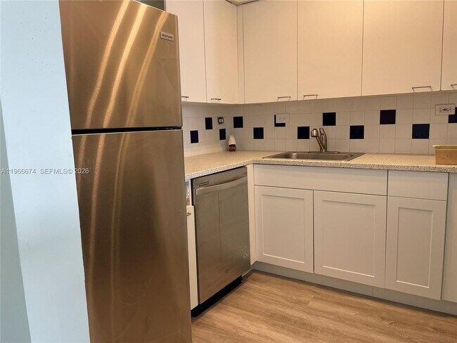 Building Photo - 1500 Bay Rd