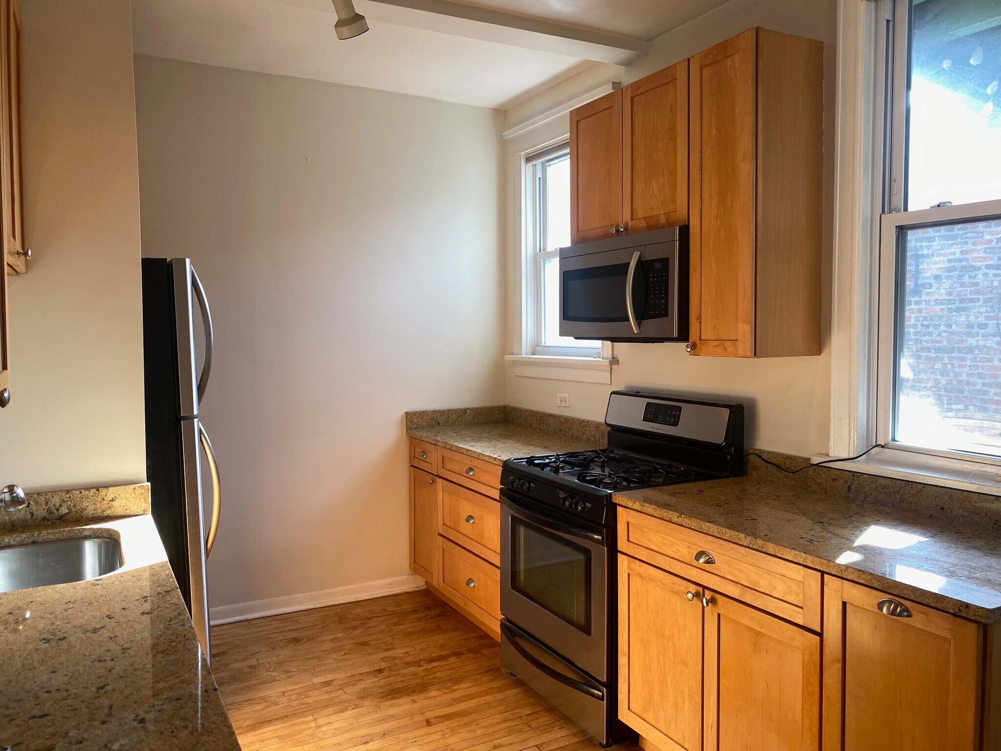 Building Photo - 3654 N Janssen Ave