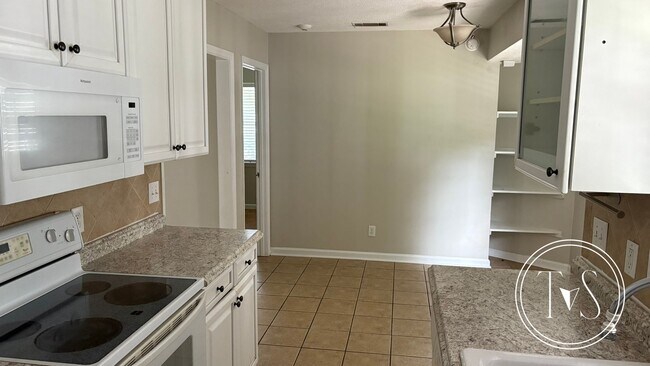 Building Photo - FALL MOVE-IN SPECIAL: 50% OFF 1st FULL MONTH'S RENT!**