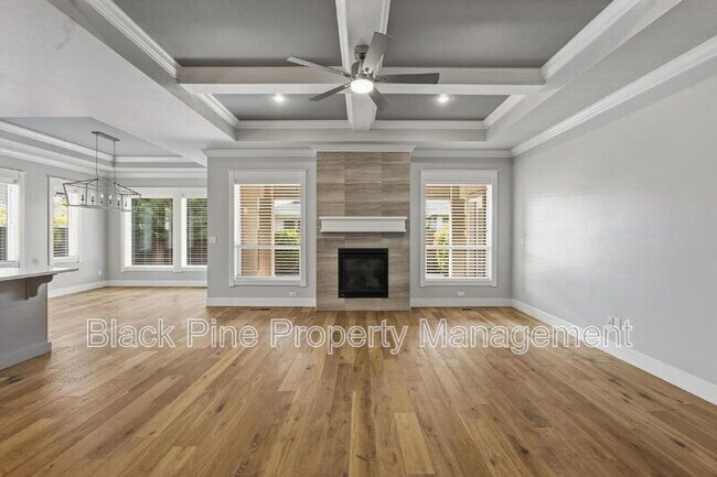 Building Photo - 3761 W Renhold Dr