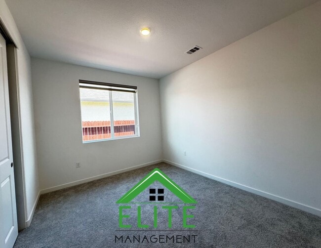 Building Photo - 3266 Vallonea St