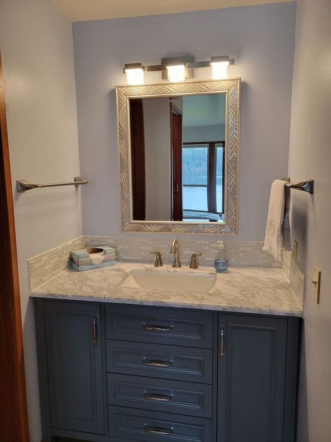 Building Photo - 2BD Condo Located in Charming Neighborhood...