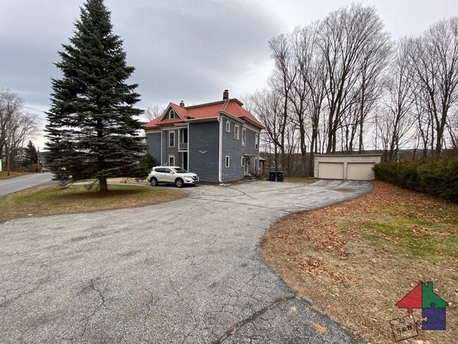 Building Photo - 38 Fairview St
