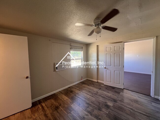 Building Photo - 3201 Leona Cir