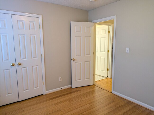 Building Photo - Move in Ready Ranch in Tall Oaks