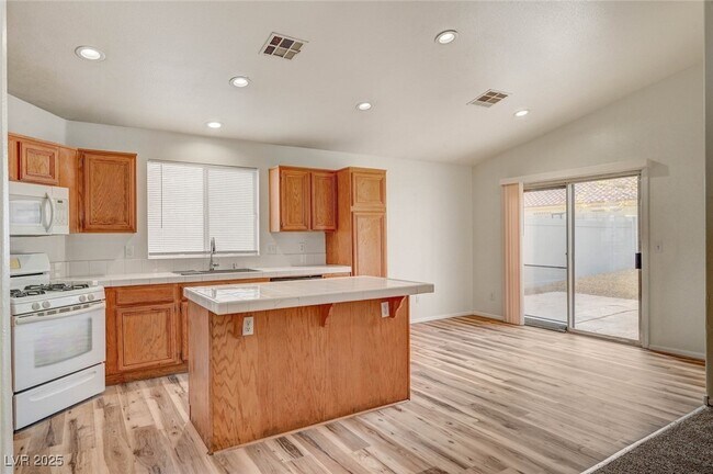 Building Photo - 9573 Paradise Rd