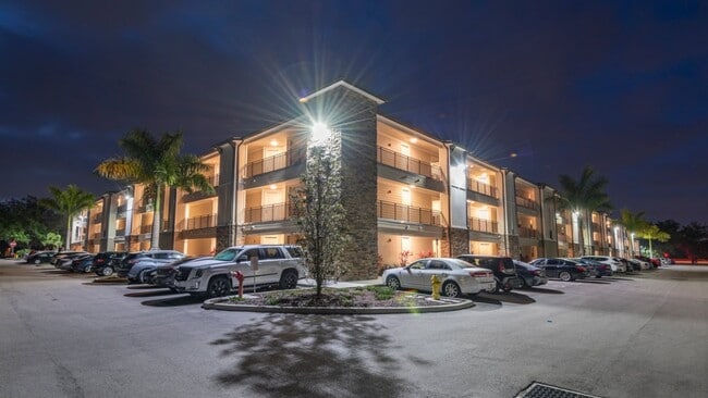 Building Photo - 3880 Palm Isle Pl