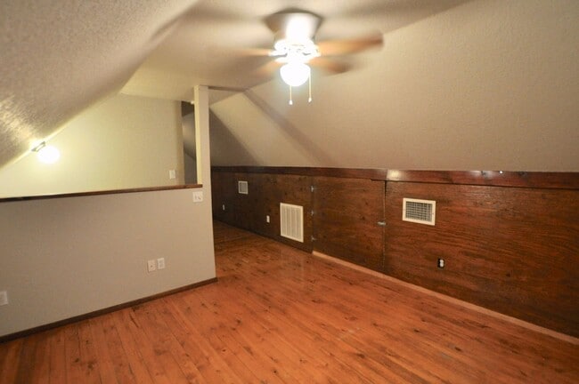 Building Photo - COUNTRY ATMOSPHERE! 1 Bedroom - 1 Bath – 1...