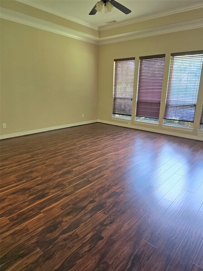 Building Photo - 10 Val Delsa Ct