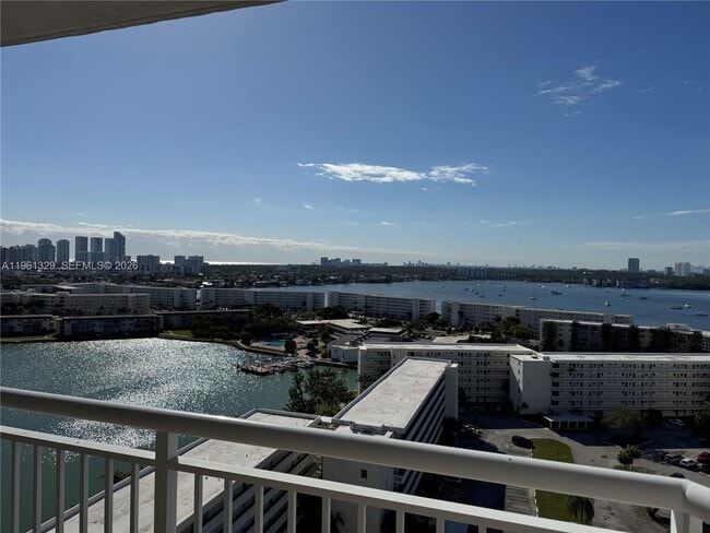 Building Photo - 18041 Biscayne Blvd