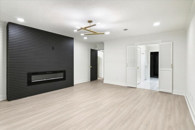 Building Photo - 4360 Thomas Ln