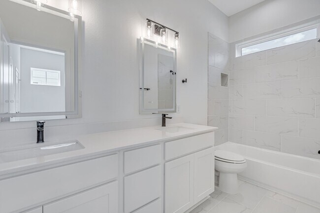 Building Photo - 5105 Mallow St