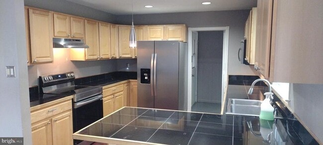 Building Photo - 936 Longfellow Ct