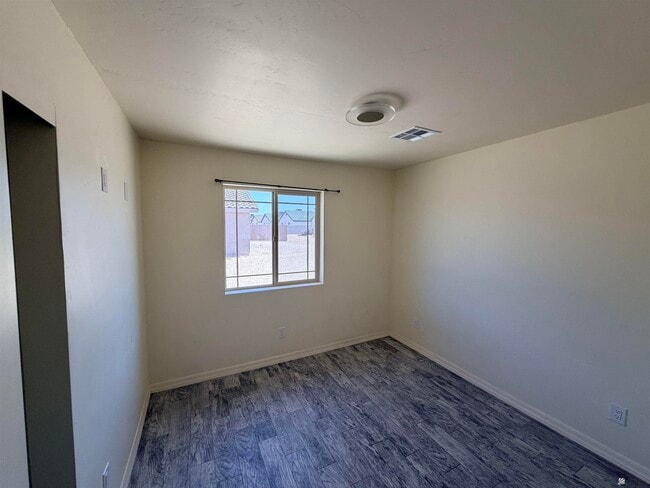 Building Photo - 4795 E Ortega St