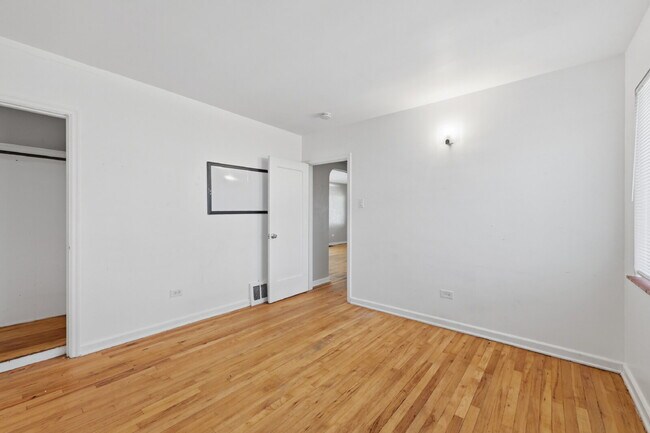 Building Photo - $2,895.95, 3-bed, 2-bath duplex in Denver with a washer and dryer and $300 off the first month's ...