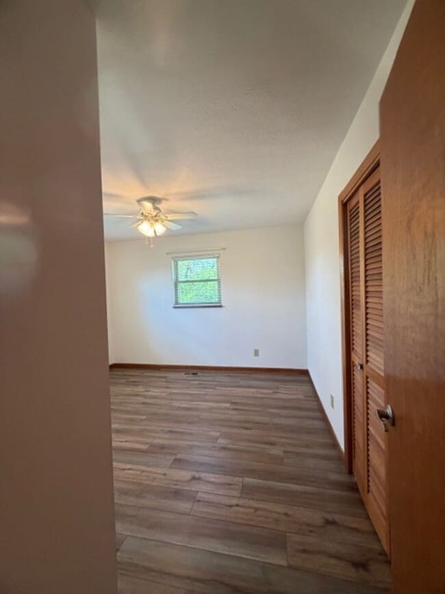 Building Photo - Maryville 37801 - Newly Remodeled 2 bedroom 2 full bath rancher with carport - Contact Debra John...