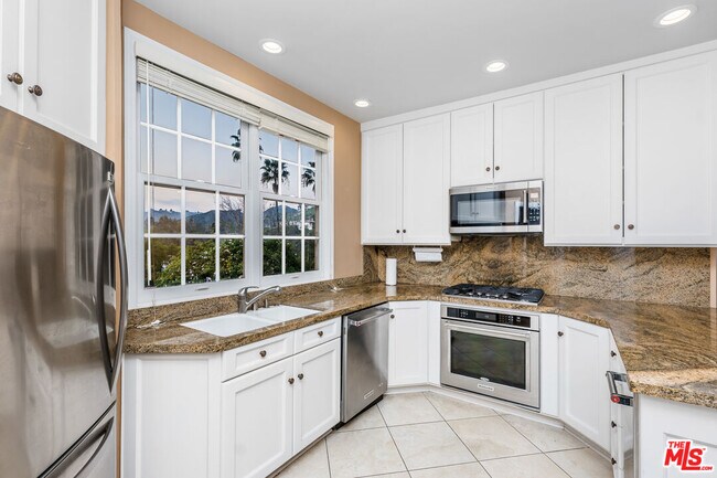 Building Photo - 2238 El Contento Dr