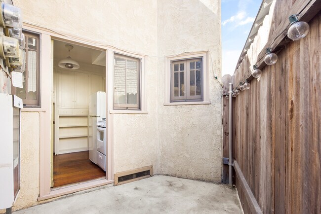 Building Photo - 321 Market St