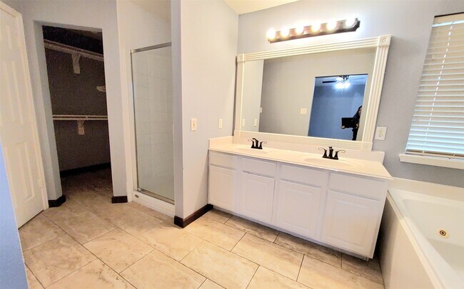 Building Photo - 18123 Flower Grove Ct