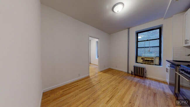 Building Photo - 419 E 73rd St