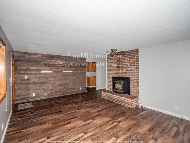 Building Photo - Charming Three Bedroom Ranch In Oak Grove w/ Lawn Care Included!