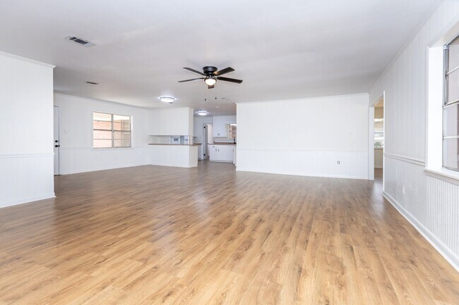 Building Photo - Home for Rent on the Bayou