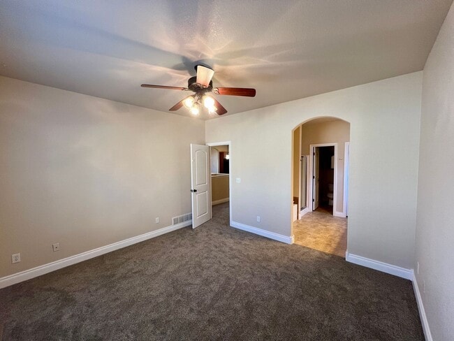 Building Photo - 5807 Zinfandel St