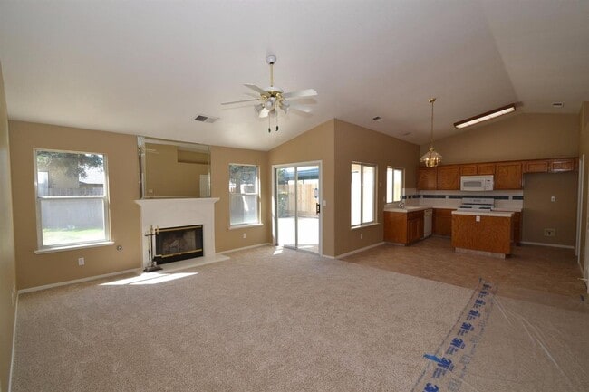 Building Photo - Wonderful 3 Bedroom / 2 Bedroom home for r...