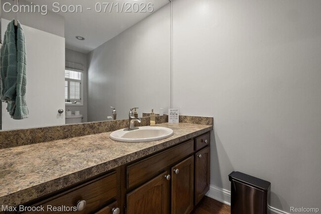 Building Photo - 1125 Meadowglen Ct