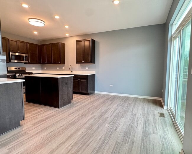 Building Photo - 15030 W Cyrus Dr