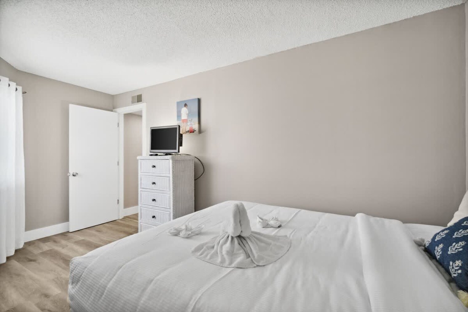 Building Photo - 8815 Thomas Dr