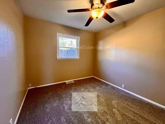 Building Photo - 218 W Ramona Ave