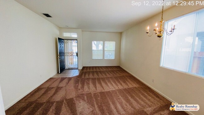 Building Photo - Centrally Located Right Off of the 99 FWY