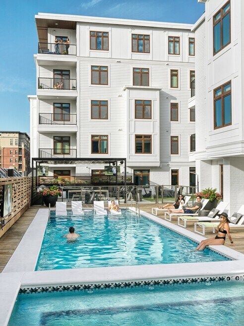 Pool & Sun Deck - Marlowe