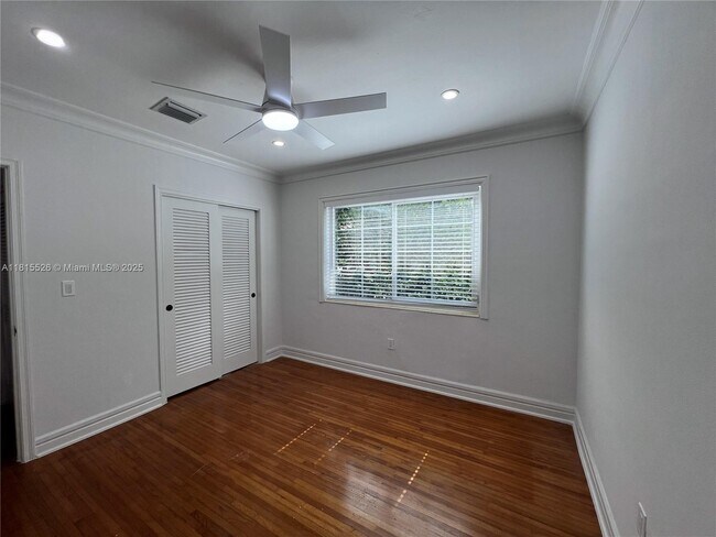 Building Photo - 1452 Urbino Ave
