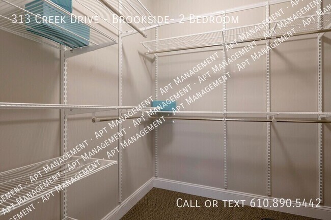 Building Photo - 313 Creek Dr