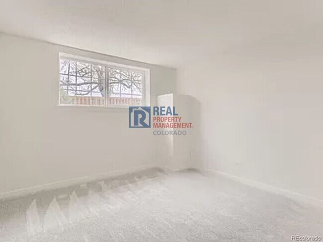 Building Photo - 9110 E Girard Ave