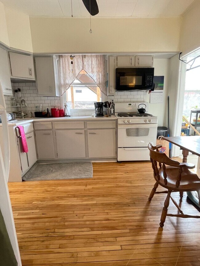 Building Photo - 2723 Taylor St NE